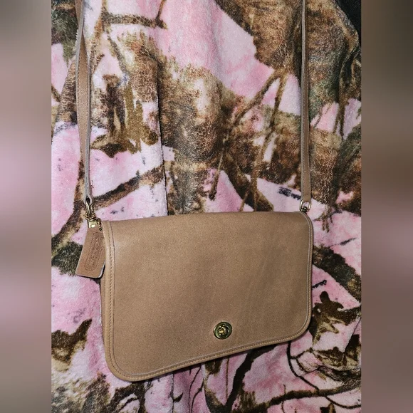 Vintage Coach Pocket Purse - Picture 9 of 12